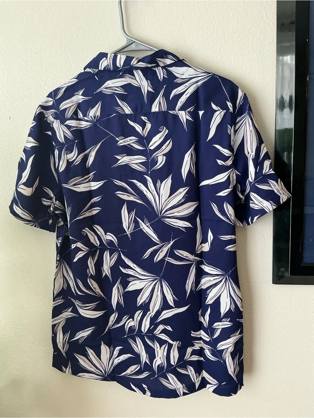 NWT ASOS Navy & White Tropical Print Short-Sleeve Button-Down top